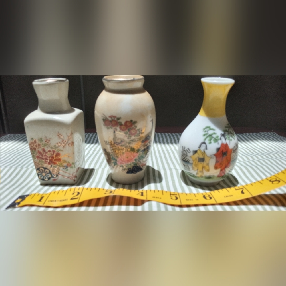 Set of 3 Vintage Mini Japanese Porcelain Vases